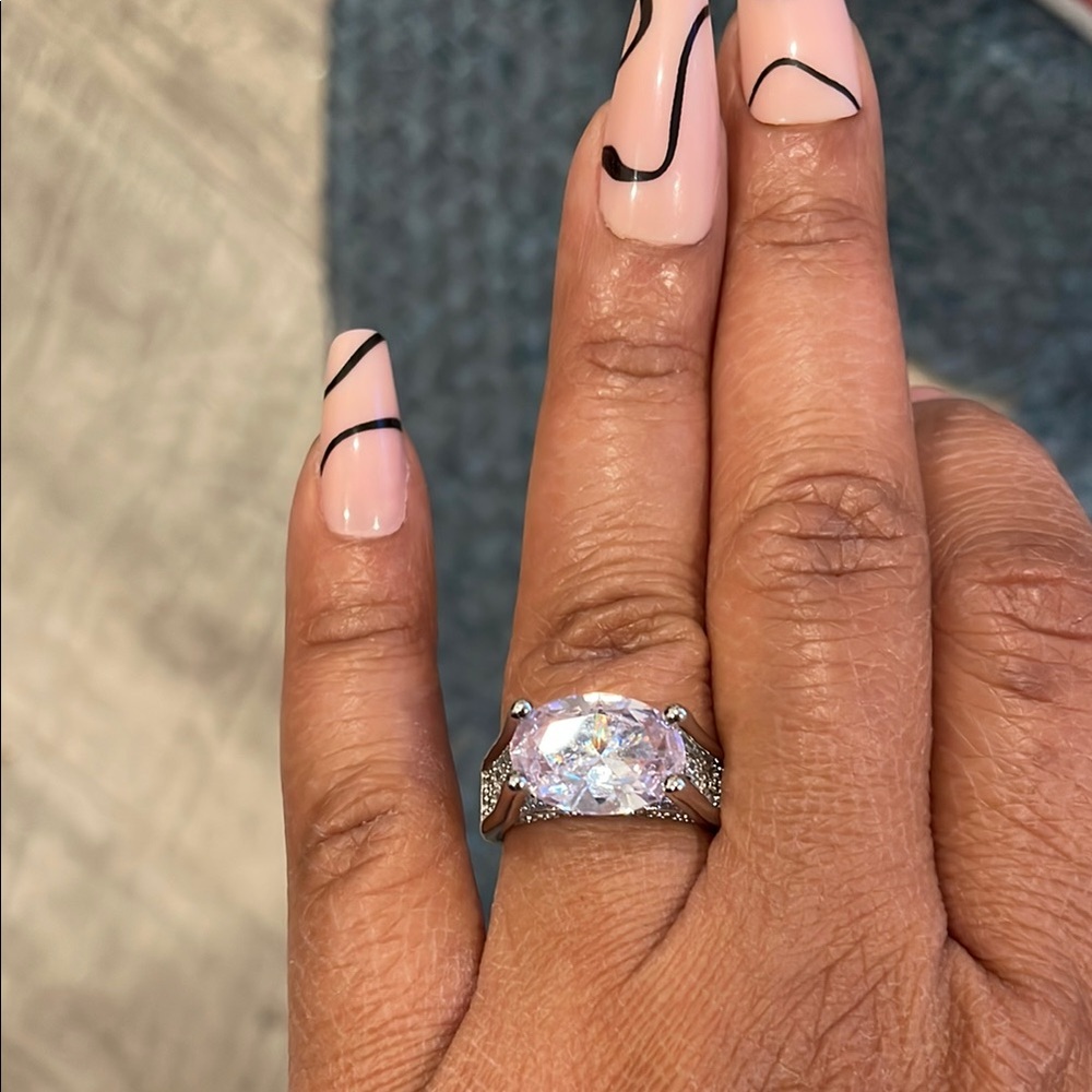Retail $450 4 carat Stunning platinum plated Ring with Halo AAA cubic zi…